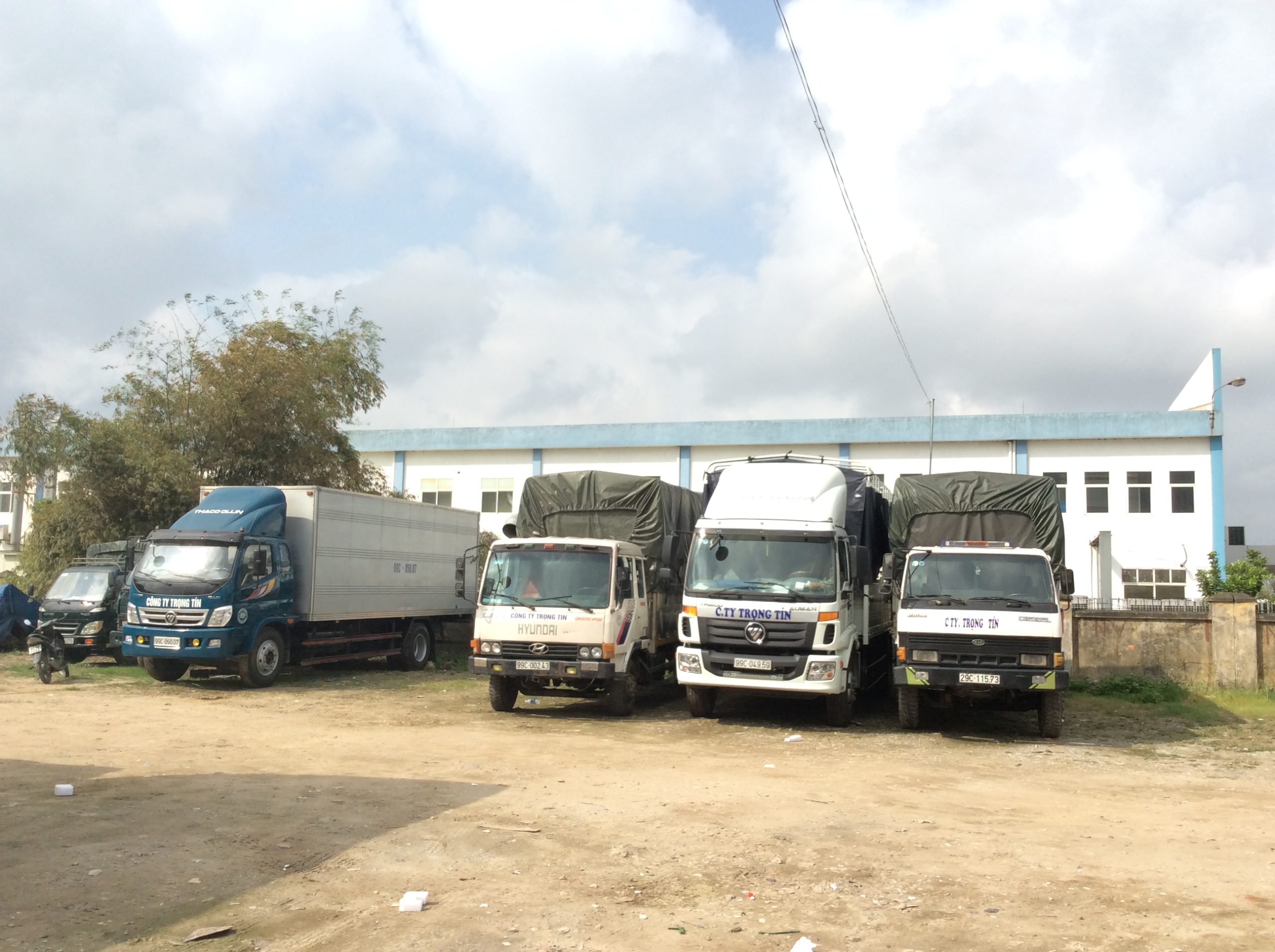 Cho thuê xe tải 3 chân 9 tấn